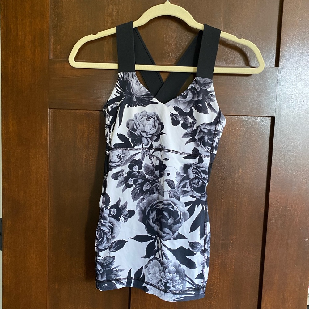 *WORN ONCE* 
Lululemon Brisk Bloom Tank Top Size 6 - Picture 3 of 6